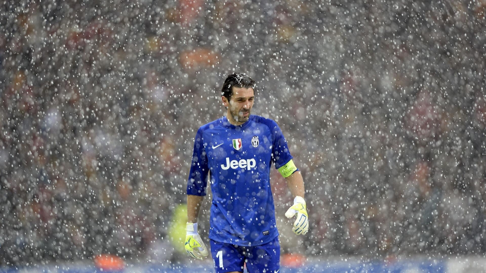 赖斯攻防两端统治全场,曼联惊险绝杀莱比锡红牛