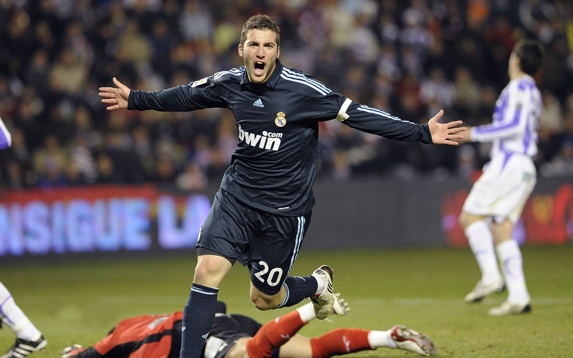 赛道上的南美风暴，阿根廷车手在芬兰主场夺走F1新赛季揭幕战胜利